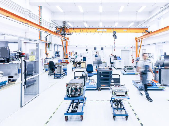Werkstatt in der elektronische Geräte, insbesondere Stromrichtermodule repariert werden.