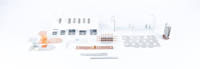 Die SANCONA GmbH hat die Möglichkeit unterschiedlichste Stromschienen herzustellen. Neben normalen Kupferstromschienen fertigen wir auch laminierte und pulverbeschichtete BusBars.